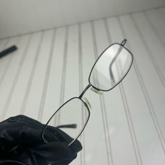 Black Metal Frame Rectangle Readers โ Unisex Eyeglasses - Picture 5 of 6